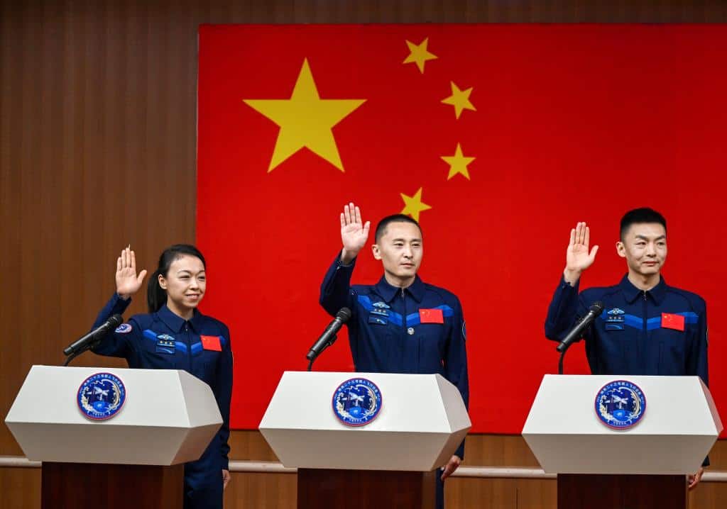 Tripulação Shenzhou-23
Shenzhou-23 crew