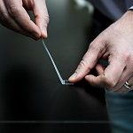 Fita adesiva comum tem memória útil até para computação