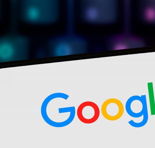 Logo do Google em um smartphone
