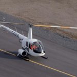 Helicóptero a hidrogênio no chão e visto de cima