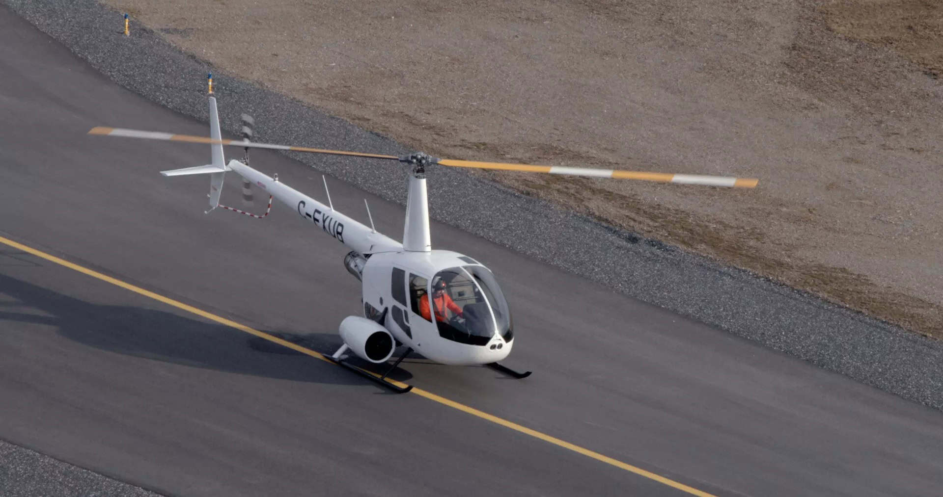 Helicóptero a hidrogênio no chão e visto de cima