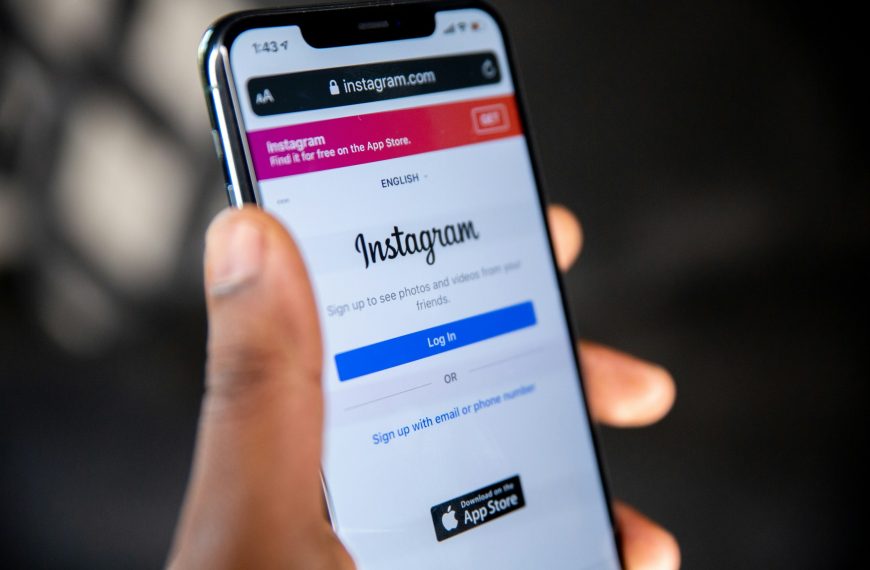 Empreendedores relatam prejuízos após terem contas derrubadas no Instagram; como reduzir dependência?