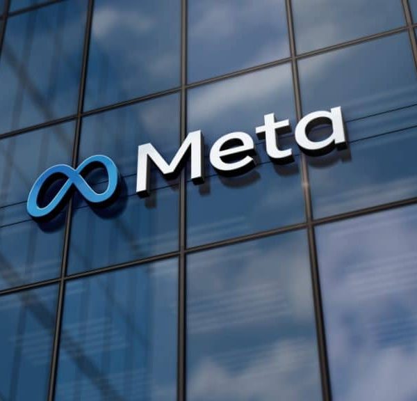Logo da Meta em um prédio