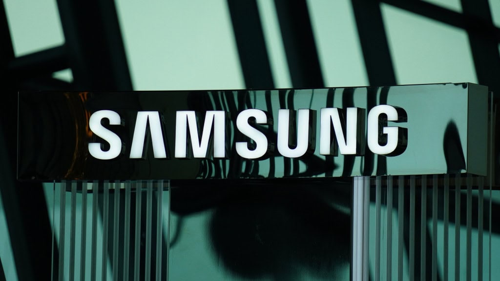 Logo da Samsung em uma placa