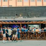 Bares e negócios transformam Rua Bento Freitas em polo da economia LGBT+ em São Paulo