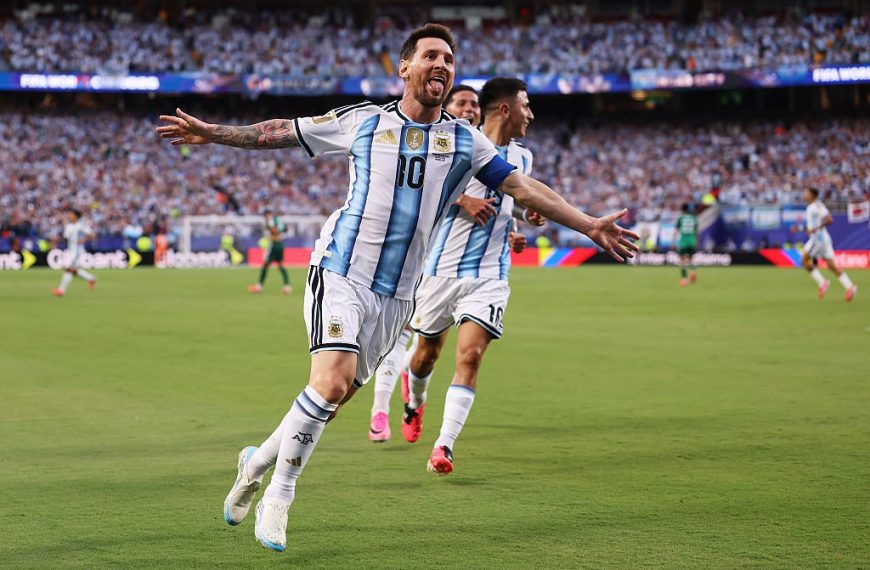 Messi festeja vitória da Argentina e recorde de gols em Copas do Mundo