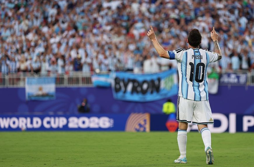 Técnico da Argentina exalta Messi após hat-trick: “Vou falar o quê?”