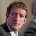 Mark Zuckerberg olhando de lado