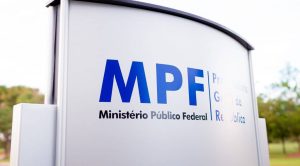 placa em fachada do Ministério Público Federal