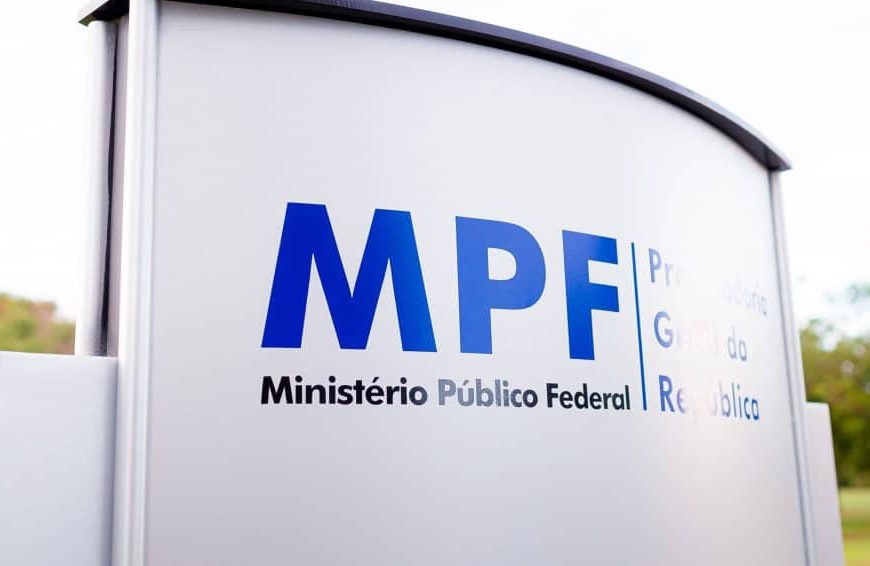 placa em fachada do Ministério Público Federal