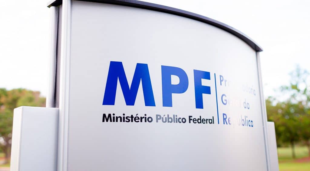 placa em fachada do Ministério Público Federal